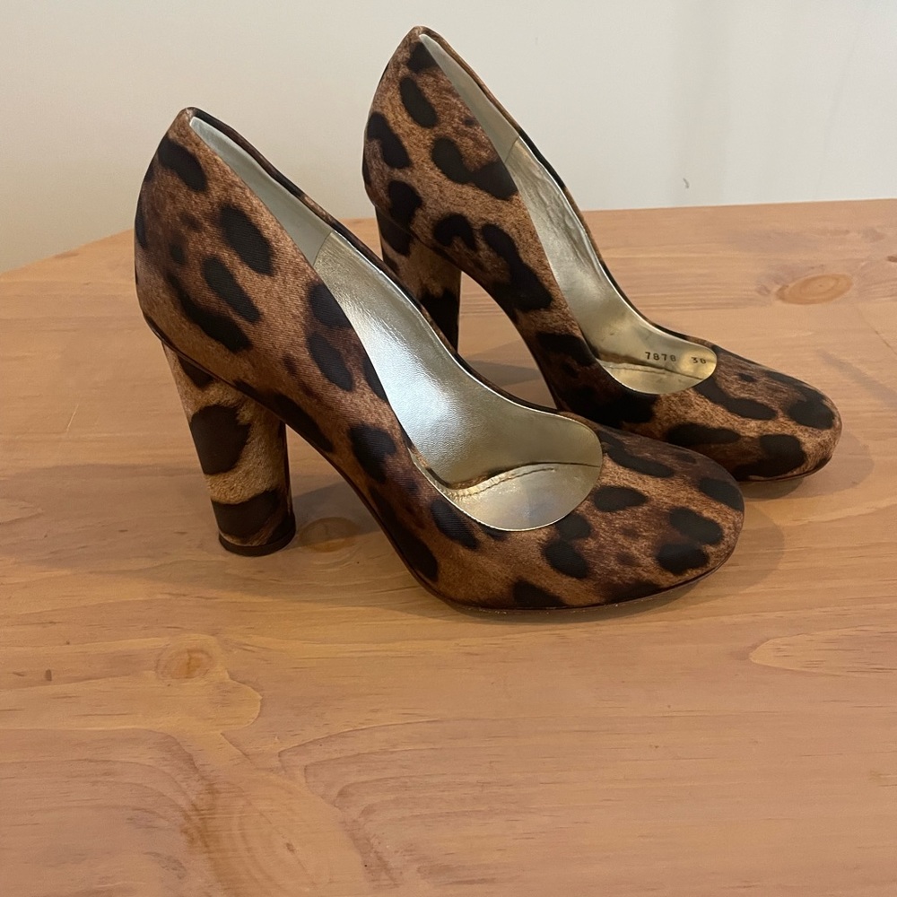 Dolce & Gabbana Leopard Print heels 👠